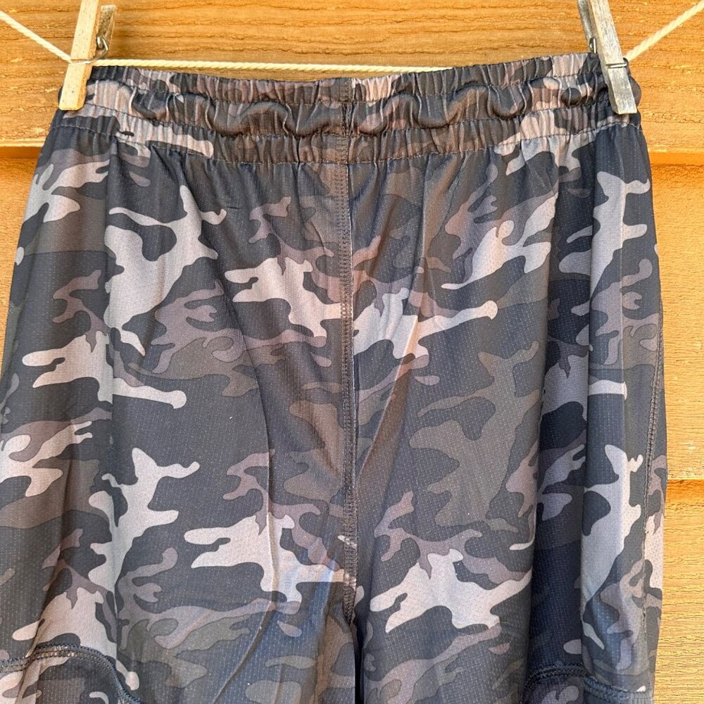 Mitre Boys Black Camo Basketball Shorts M 10/12 With USA Flag Graphic & Elastic - Picture 7 of 9